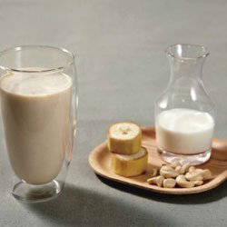 nut milk, cashew nut, cashew milk, byron bay, blender, juicer, biochef